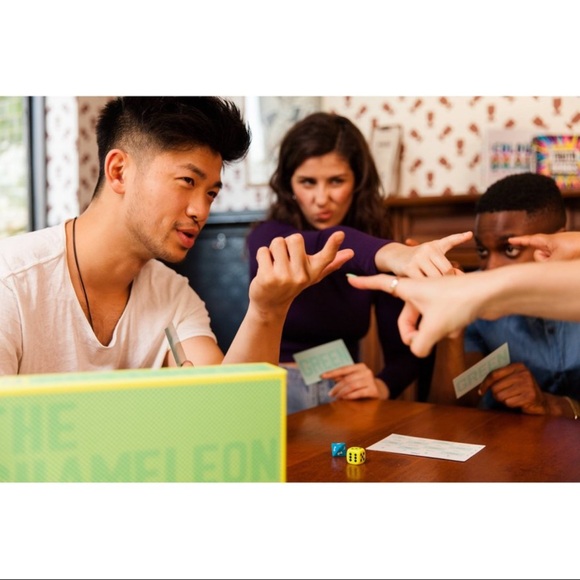 Chameleon board game fun family date Big Potato Blend In Party Game (pen missing - Picture 5 of 15